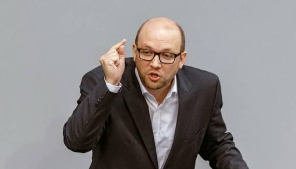 Sarrazin: Srbija ne može sjediti na dvije stolice