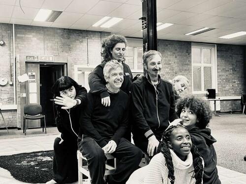 SARTR i 'Legal Aliens Theater London' rade na predstavi 'Cvjetovi Srebrenice'