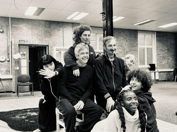 SARTR i 'Legal Aliens Theater London' rade na predstavi 'Cvjetovi Srebrenice'