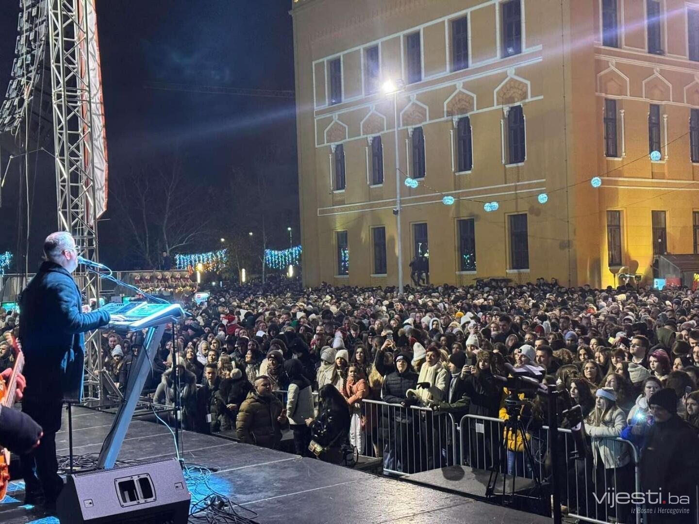 Saša Matić uveo Mostarce i brojne goste u Novu godinu