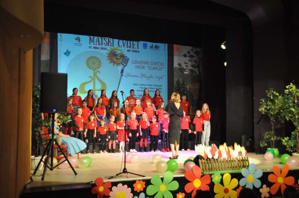 Saša Nenezić iz Podgorice pobjednica Festivala 'Majski cvijet'