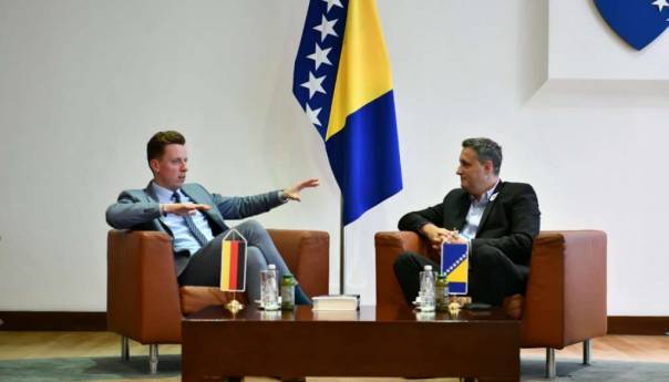 Bećirović sa Ahmetovićem: Jačati saradnju BiH i Njemačke