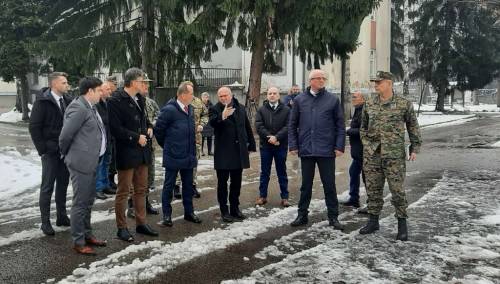 Sastanak povodom prezentacije civilno-vojnog projekta u kasarni Travnik