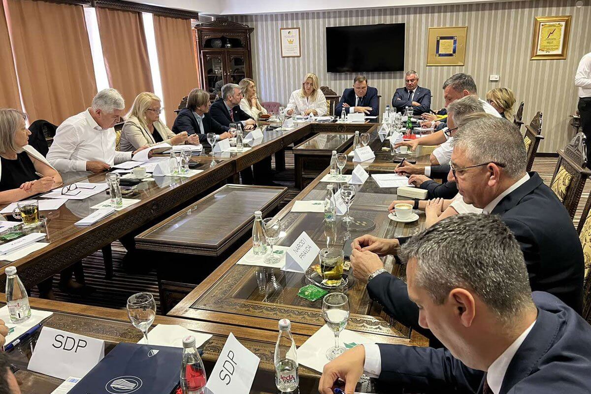 Sastanak SNSD-a, HDZ-a i Trojke u Istočnom Sarajevu