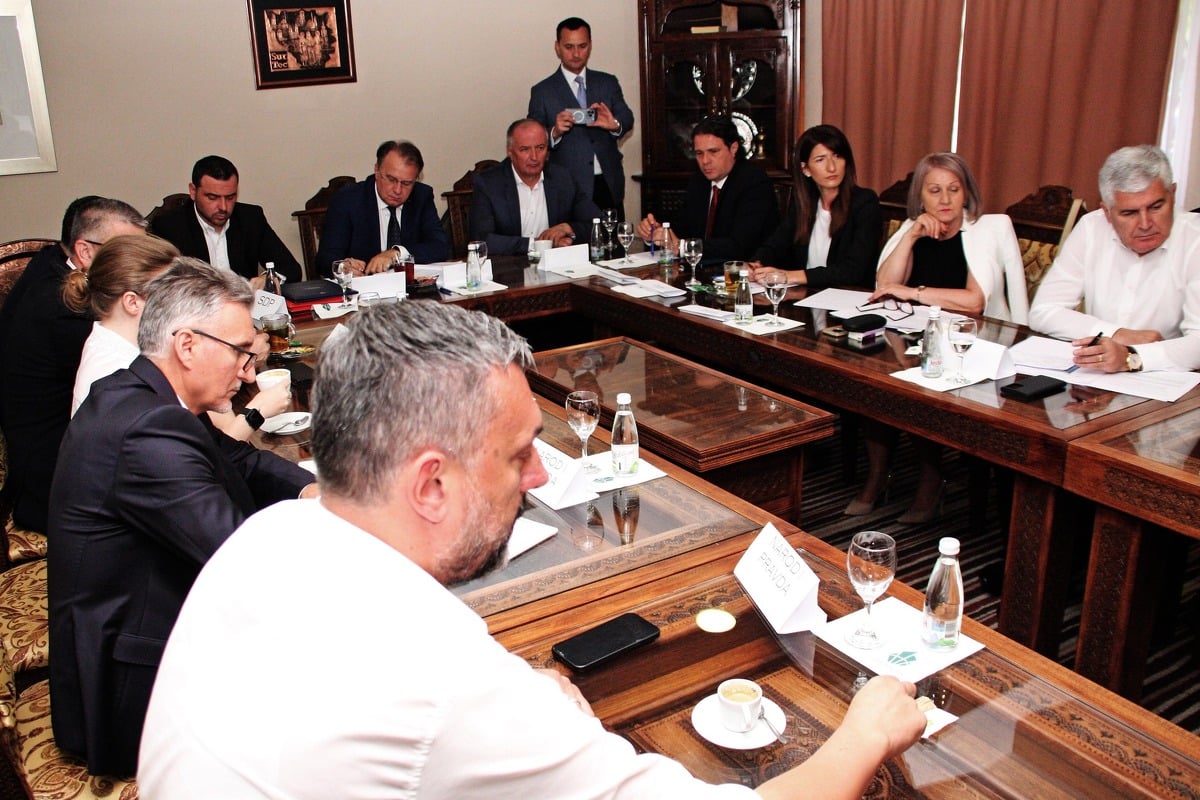 Sastanci lidera Trojke i HDZ-a o političkoj situaciji u FBiH