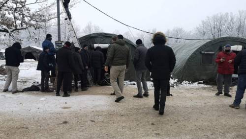 Sattler, Cikotić i ambasadori stigli u obilazak kampa Lipa