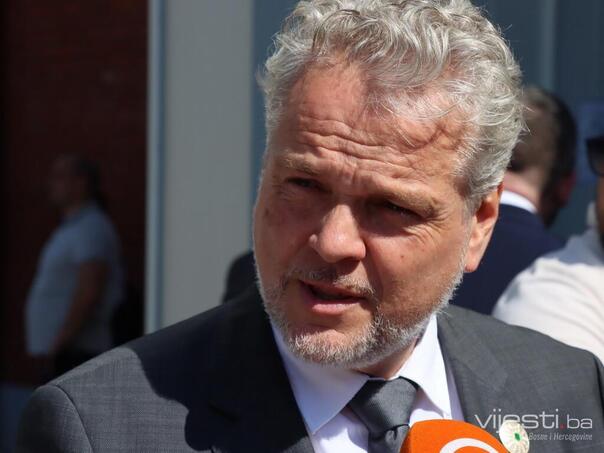 Sattler: Genocid u Srebrenici je jedan od najmračnijih poglavlja u našoj historiji