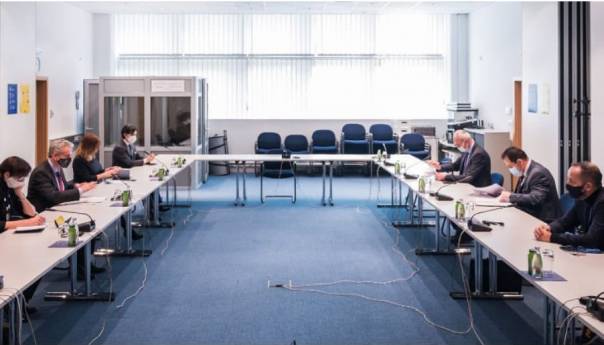 Sattler i Cikotić traže rješenje za migrantsku krizu u USK