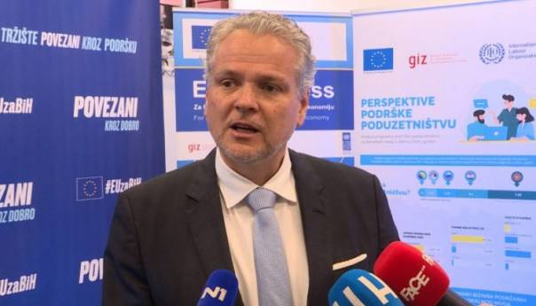 Sattler: Izbori će biti 2. oktobra, to ne treba dovoditi u pitanje