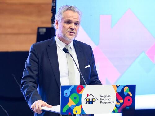 Sattler p(r)ozvao ministre: 300 korisnika čeka na obećane domove