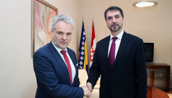 Sattler sa Čavarom o 'pozitivnim događanjima'