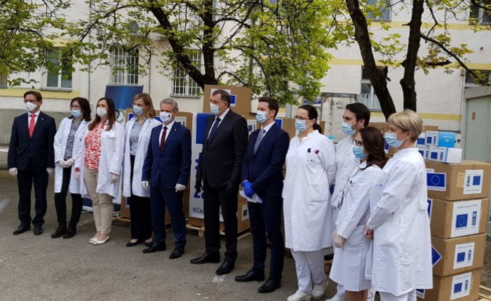 Sattler uručio zaštitnu opremu Institutu za javno zdravstvo RS