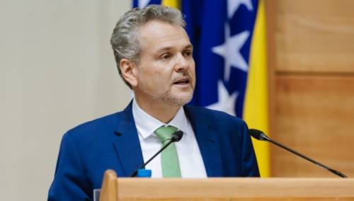 Sattler uručuje opremu medicinskim ustanovama u BiH