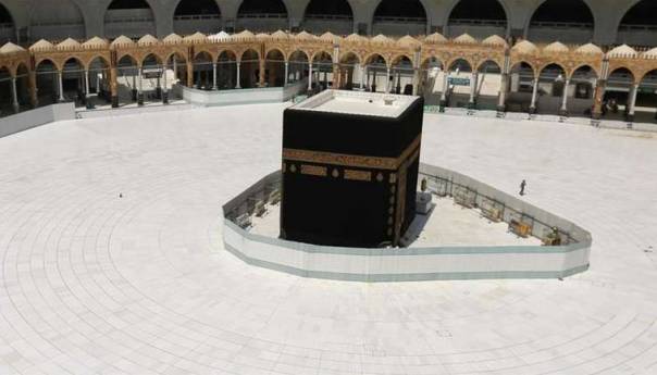 Saudijska Arabija zabranila molitve u svetim džamijama
