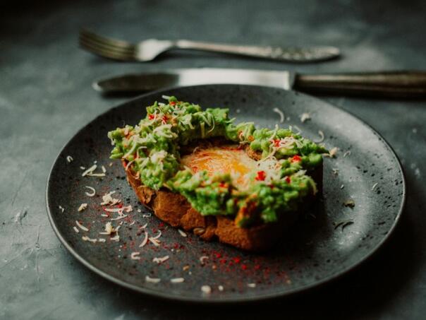 Savor delight: Sočni biftek s restovanim krompirom gotov za 30 minuta!