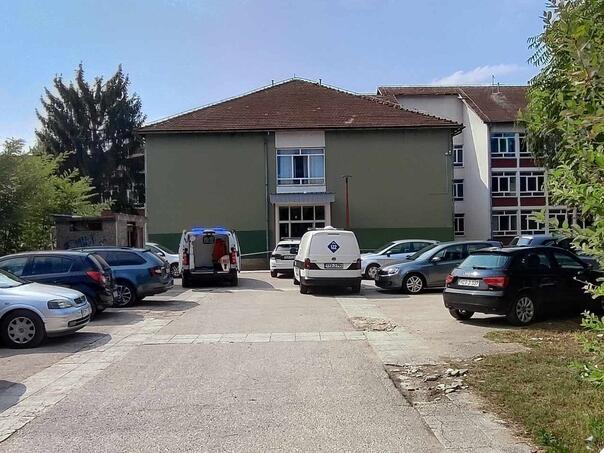 Saznajemo: U školi u Sanskom Mostu ubijeni direktor, sekretarica i profesorica