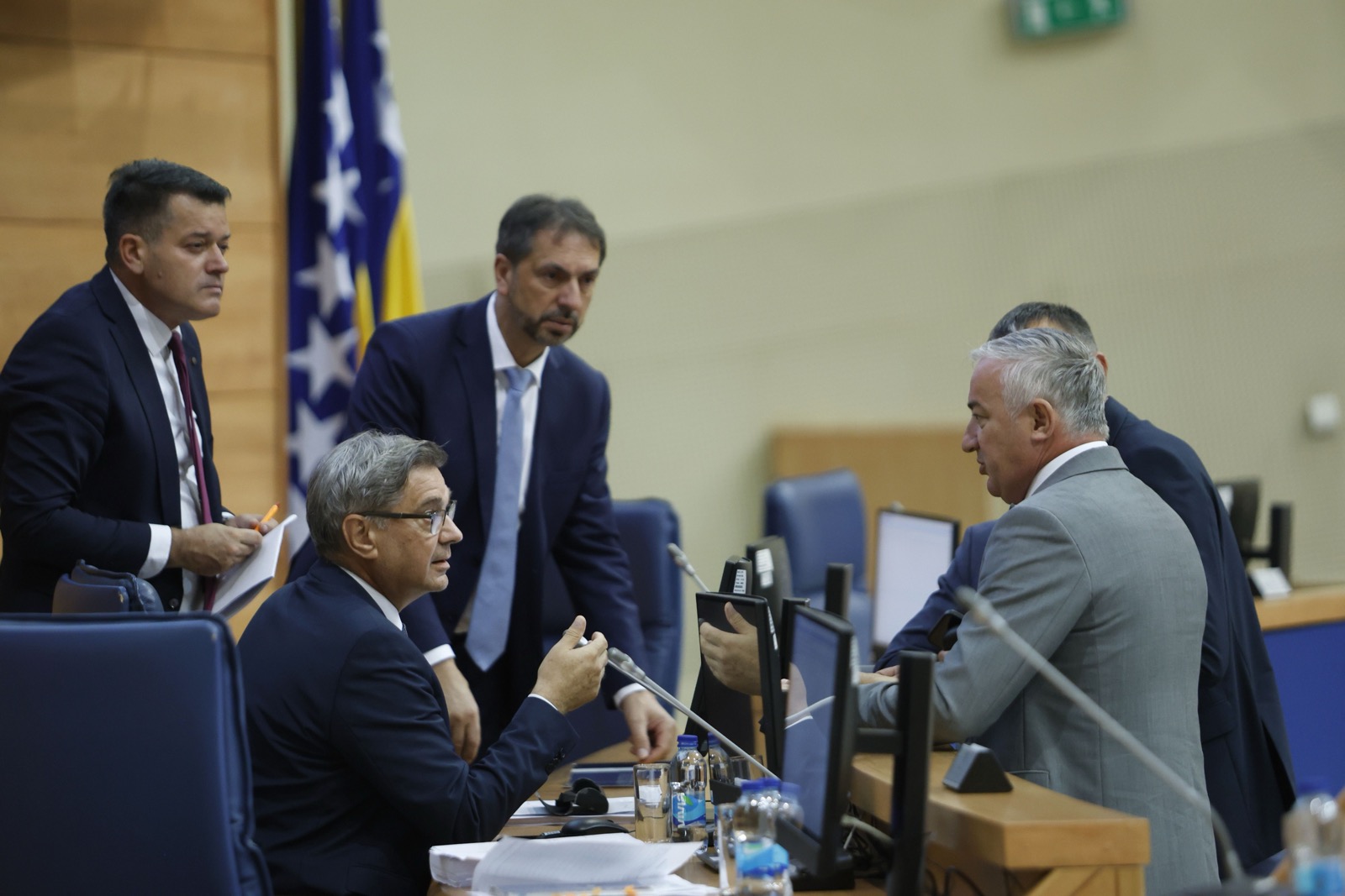 Sazvana hitna sjednica o budžetu: Državni službenici čekaju povećanje
