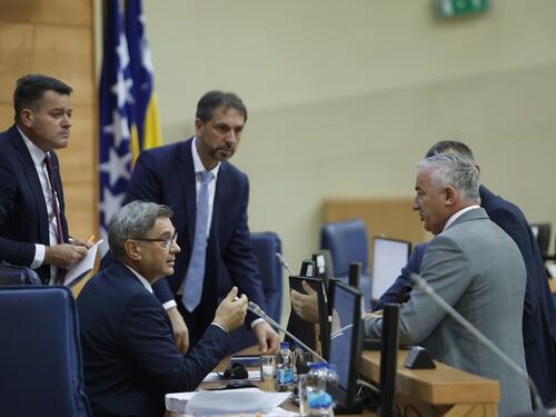 Sazvana hitna sjednica o budžetu: Državni službenici čekaju povećanje