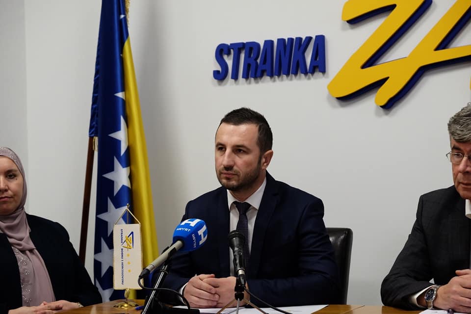SBIH: Pozivamo Schmidta da iskoristi svoje ovlasti i otkoči procese