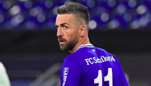Schalke objavio da raskida ugovor sa Vedadom Ibiševićem