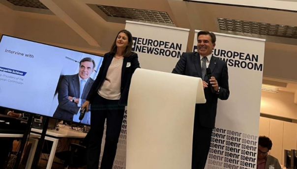 Schinas upozorio na postojanje špijunskih softvera koji su agresivni i nekontrolirani