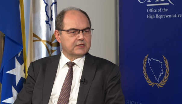 Schmidt: Bonske ovlasti najbolje da ostanu u ladici