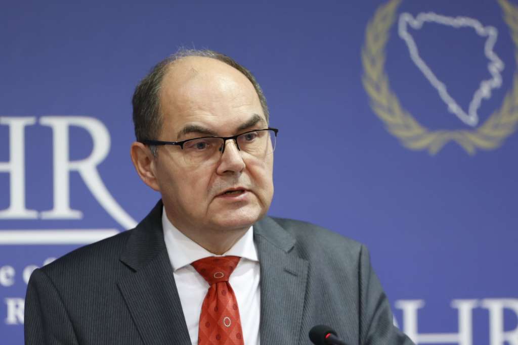 Schmidt čestitao vjernicima Božić: Želim da osjetite radost i zajedništvo