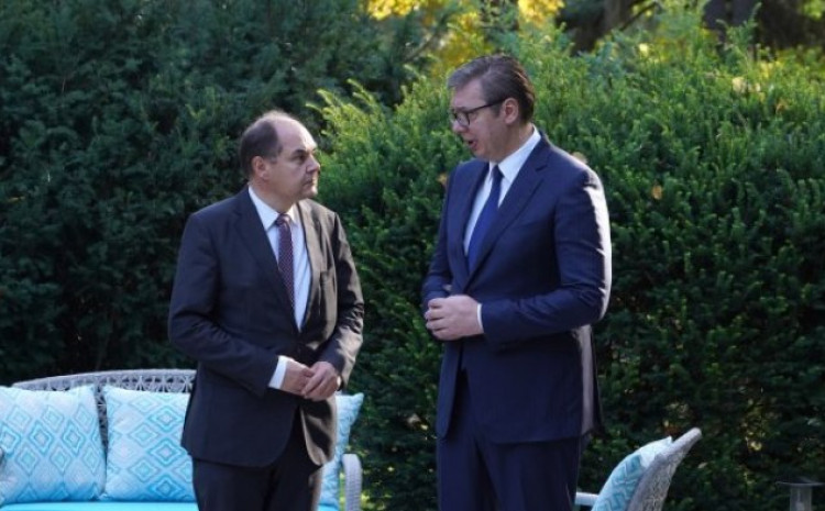 Schmidt danas putuje u Beograd na sastanak s Vučićem