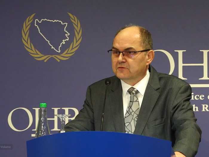 Schmidt: Dodik zna ko je Schmidt, a Čović neka se smiri