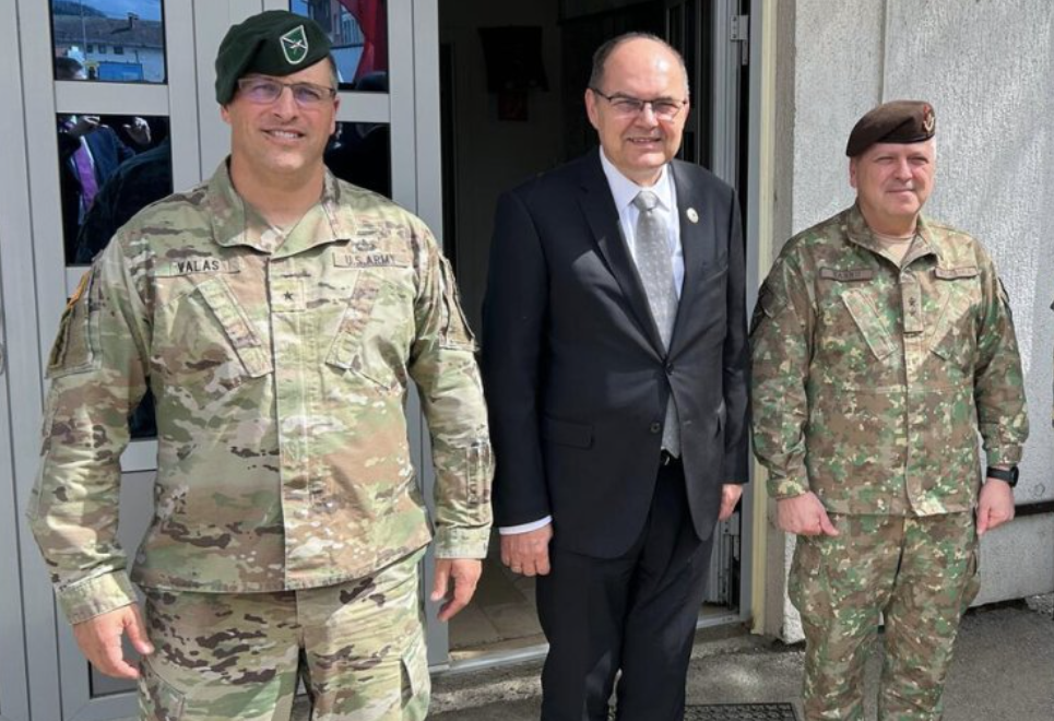 Schmidt i ambasadori na nizu sastanaka u Srebrenici: Moramo sačuvati istinu