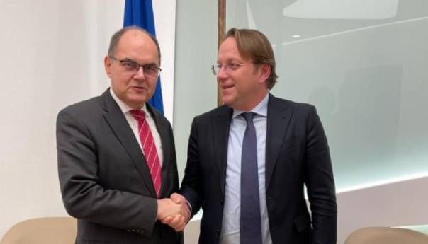 Schmidt i Varhely: Raditi na ključnim reformama