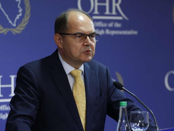 Schmidt najavio Bonske ovlasti ako prođe prijedlog zakona o Ustavnom sudu