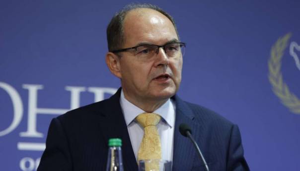 Schmidt: Neodgovorna retorika mora prestati