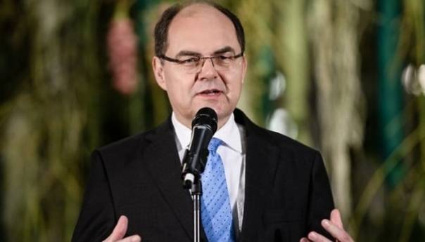 Schmidt o presudi Mladiću: Suprotstaviti se poricanju zločina