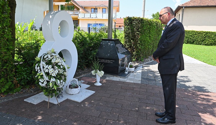 Schmidt odao počast za osmero djece ubijene u Vitezu