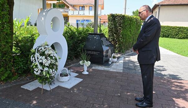 Schmidt odao počast za osmero djece ubijene u Vitezu