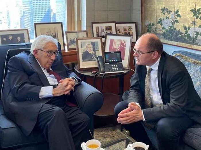 Schmidt odao poštu preminulom Kissingeru