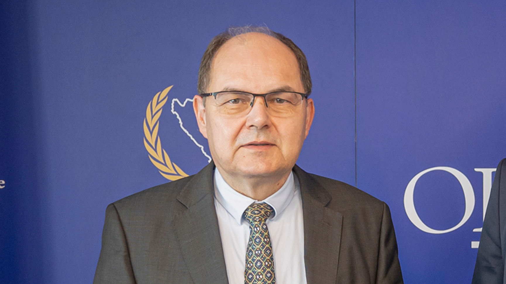 Schmidt poručio Dodiku: Ako misli da igra ide dalje, za njega je igra završena