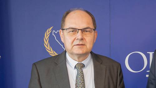 Schmidt poručio Dodiku: Ako misli da igra ide dalje, za njega je igra završena