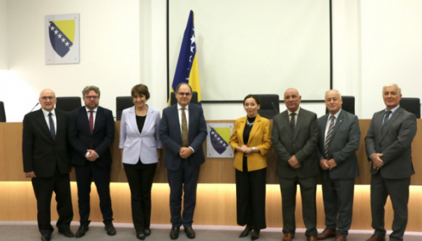 Schmidt posjetio CIK: Razgovarano o popunjenosti biračkih odbora i policijskom nadzoru