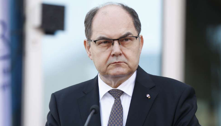 Schmidt pozdravio Odluku o angažmanu helikoptera OSBiH na gašenju požara