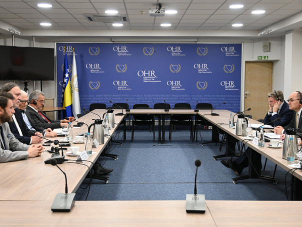 Schmidt sa vijećima i društvom bh. naroda: Nema drugog cilja osim suverene BiH