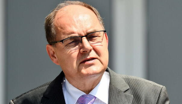 Schmidt sazvao medije: Danas donosi odluku!