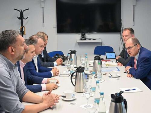 Schmidt se sastao s predstavnicima Trojke