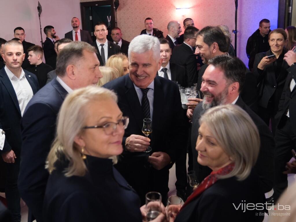 Schmidt sprema novo nametanje, Dodik i Čović protiv