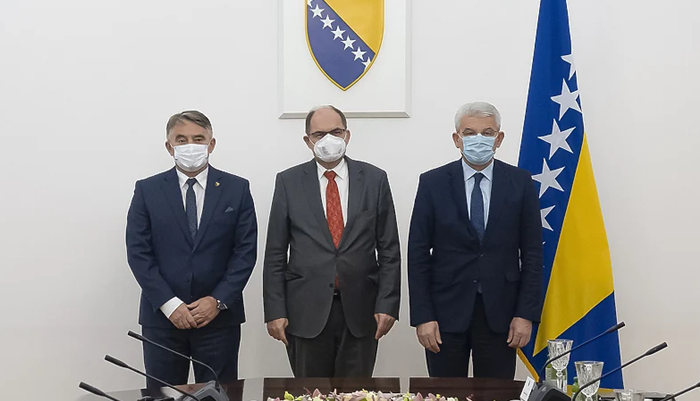 Schmidt: Teško stečeni mir ne može biti doveden u pitanje