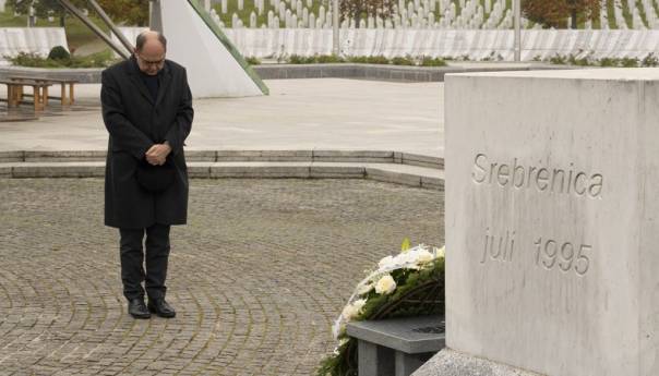 Schmidt u Potočarima odao poštu žrtvama genocida