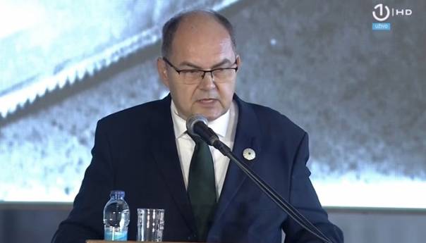 Schmidt u Srebrenici: Osjećam teret neuspjeha međunarodne zajednice