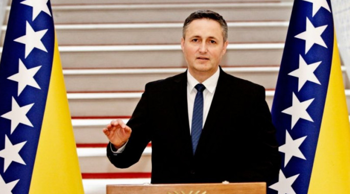 Schmidt umjesto Izbornog zakona treba knjižiti državnu imovinu