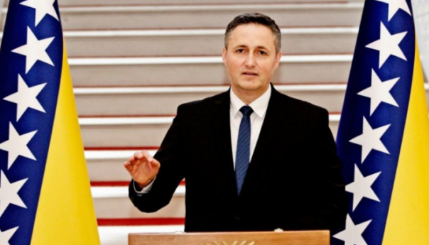 Schmidt umjesto Izbornog zakona treba knjižiti državnu imovinu
